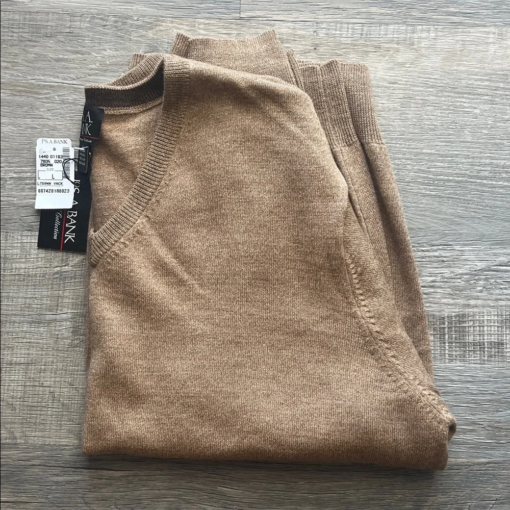 Jos. A. Bank NWT 100% Italian Merino Wool Men's V-Neck Sweater Men’s Large